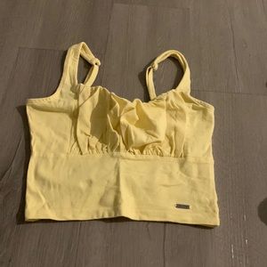 Brand: Hollister     Color: Yellow